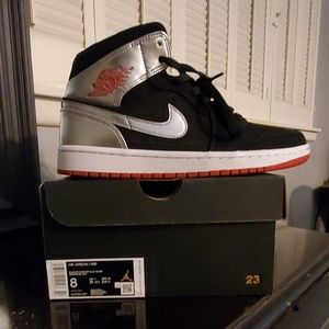 Air Jordan Mid1